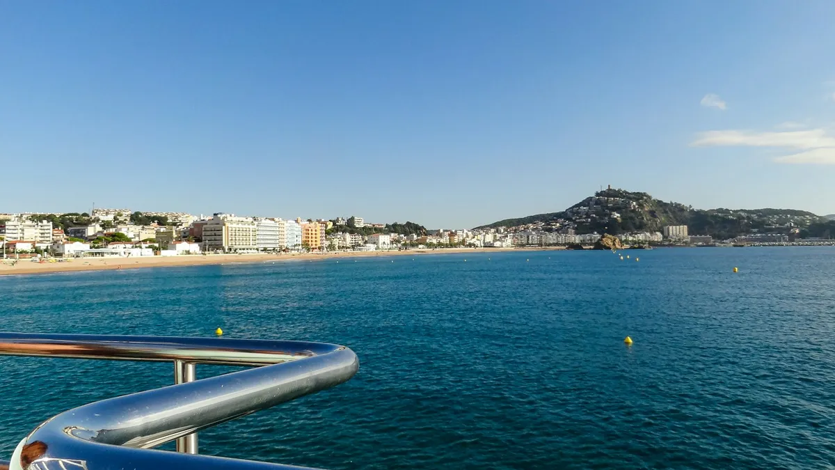 Costa Brava — Calella de Palafrugell o Begur — Barcelona